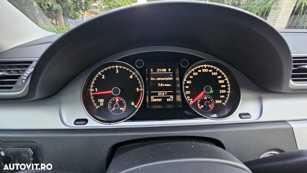 Volkswagen Passat - 11