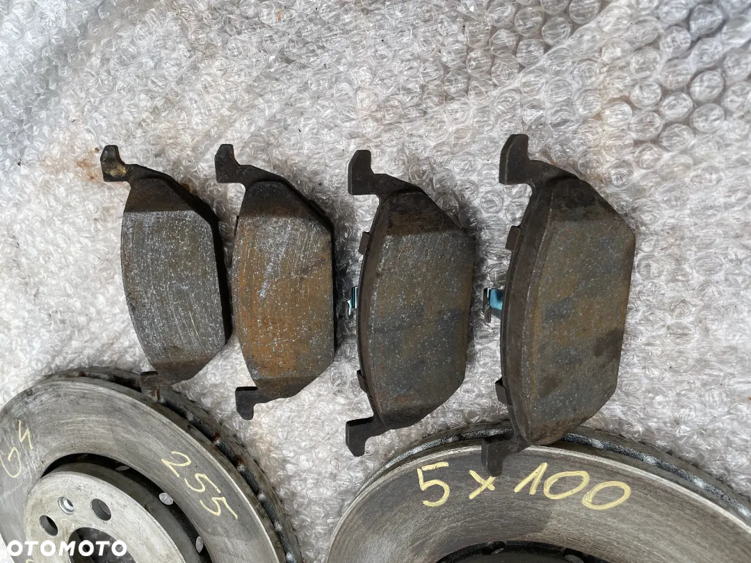 TARCZE HAMULCOWE Z KLOCKAMI PRZÓD 255MM VW GOLF IV, SEAT LEON I, BORA, A3, SKODA FABIA I, POLO 9N - 2