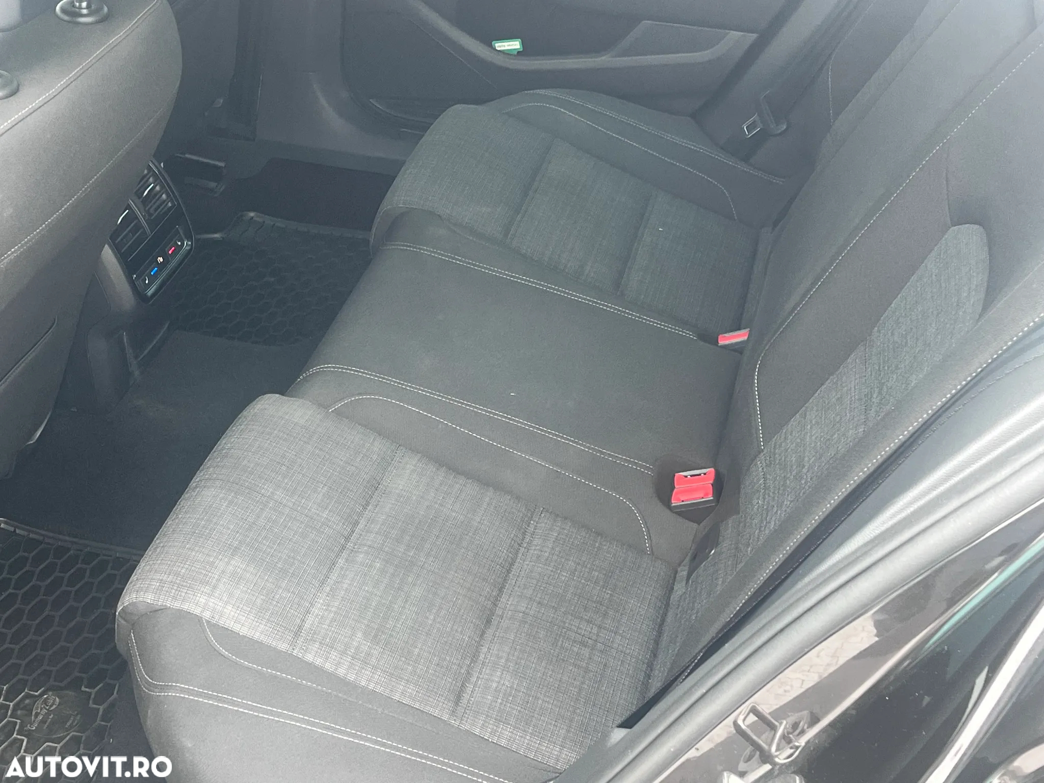 Volkswagen Passat - 18