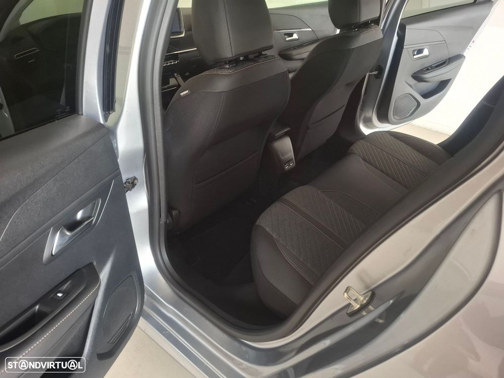 Peugeot 208 1.2 Hybrid Allure e-DCS6 - 8