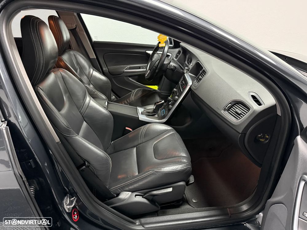 Volvo V60 D6 Plug-In-Hybrid AWD Geartronic Summum - 21