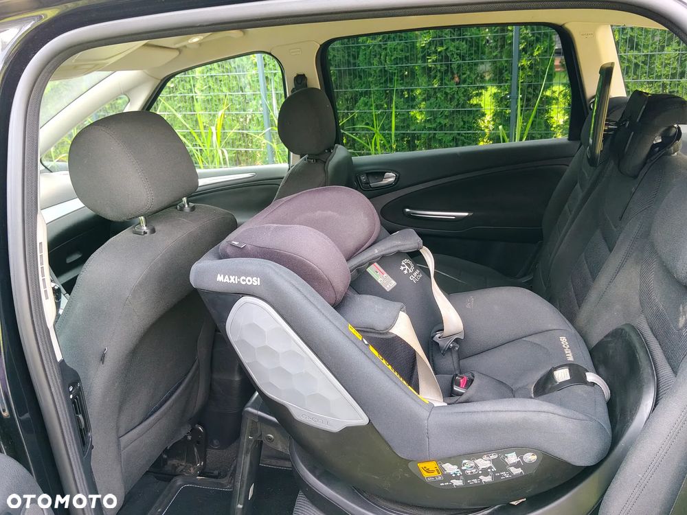Ford S-Max - 11