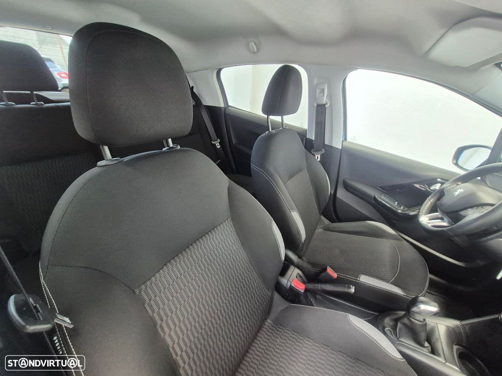 Peugeot 208 1.6 BlueHDi Style — fotografia 16