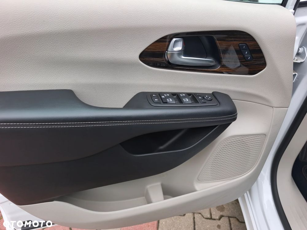 Chrysler Pacifica - 29