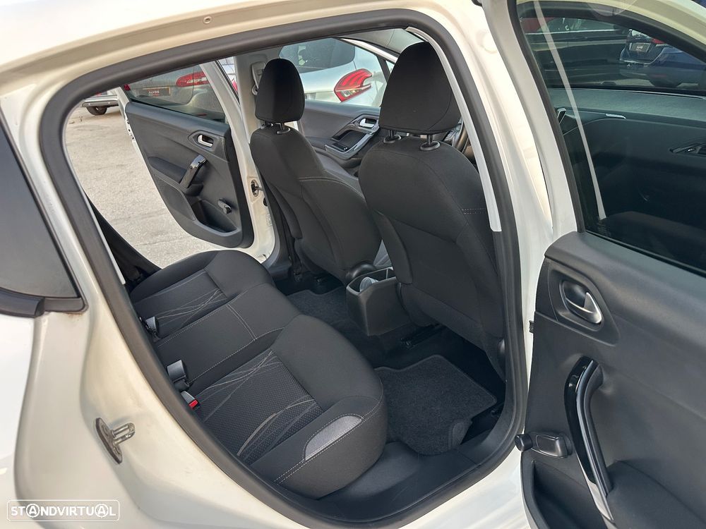 Peugeot 208 1.4 HDi Active - 23