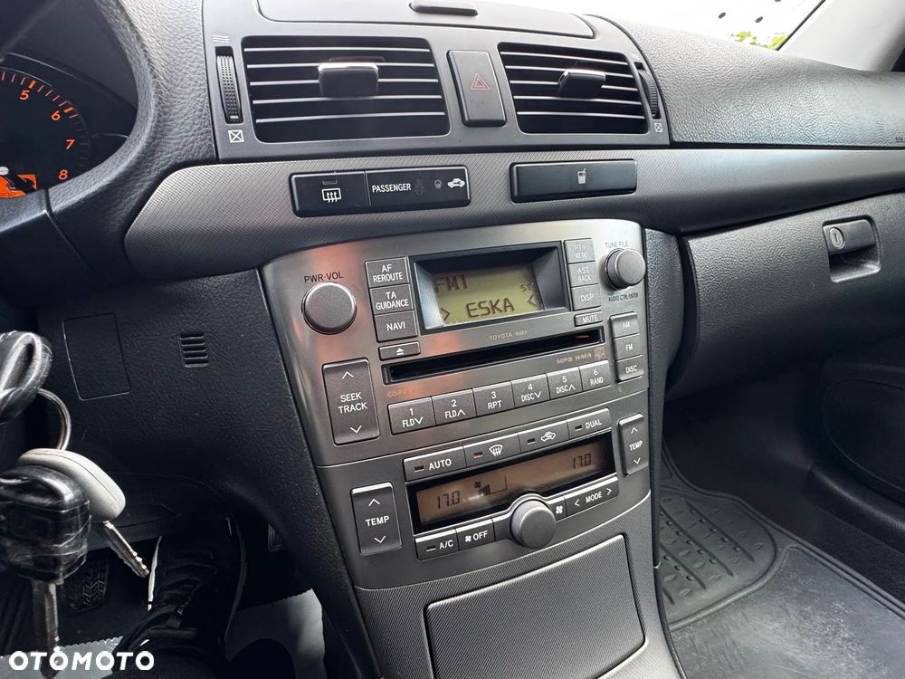 Toyota Avensis 1.8 VVT-i Executive - 21