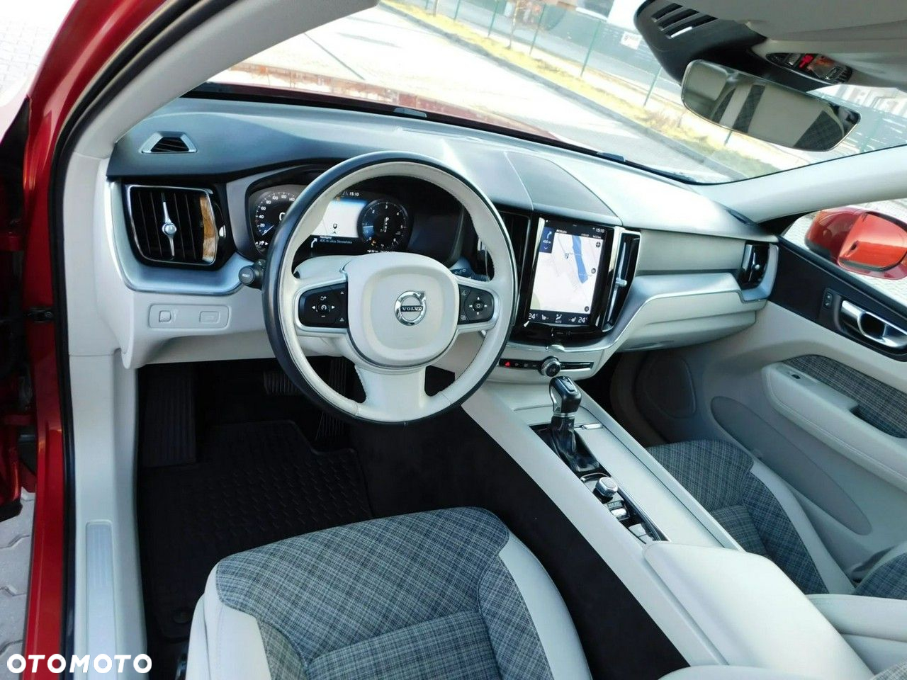 Volvo XC 60 D4 Momentum Pro - 4