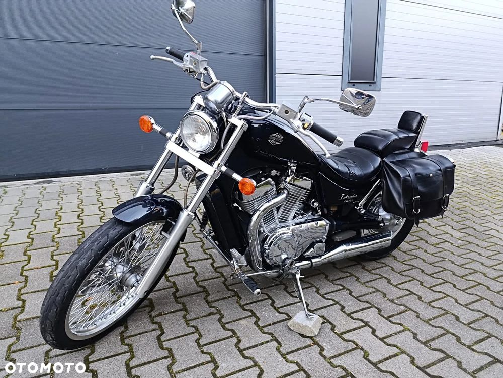 Suzuki Intruder - 8