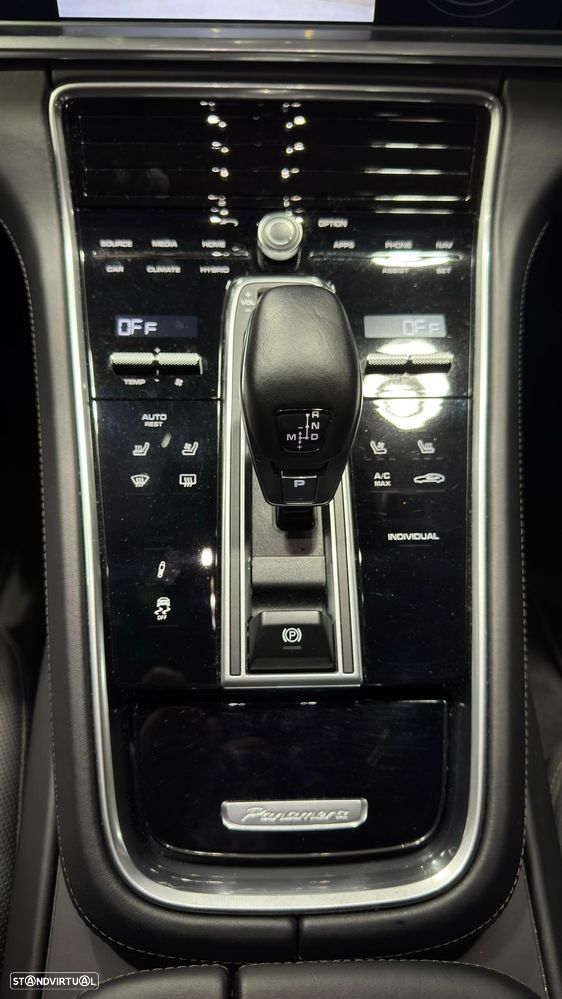 Porsche Panamera Sport Turismo 4 E-Hybrid - 38