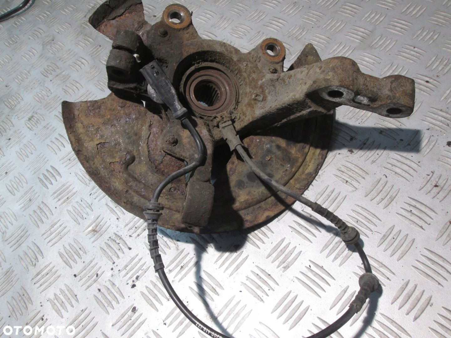 ZWROTNICA PIASTA PRZEDNIA PRAWA RENAULT CLIO III 1.2 16V - 4