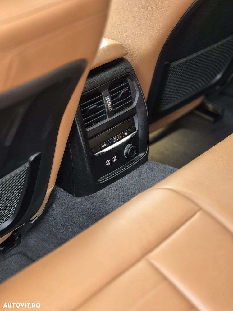 BMW Seria 3 330i Aut. Sport Line - 8