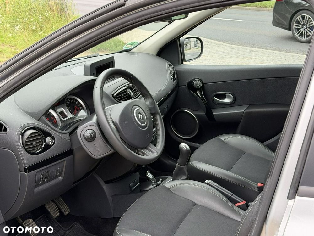 Renault Clio - 11
