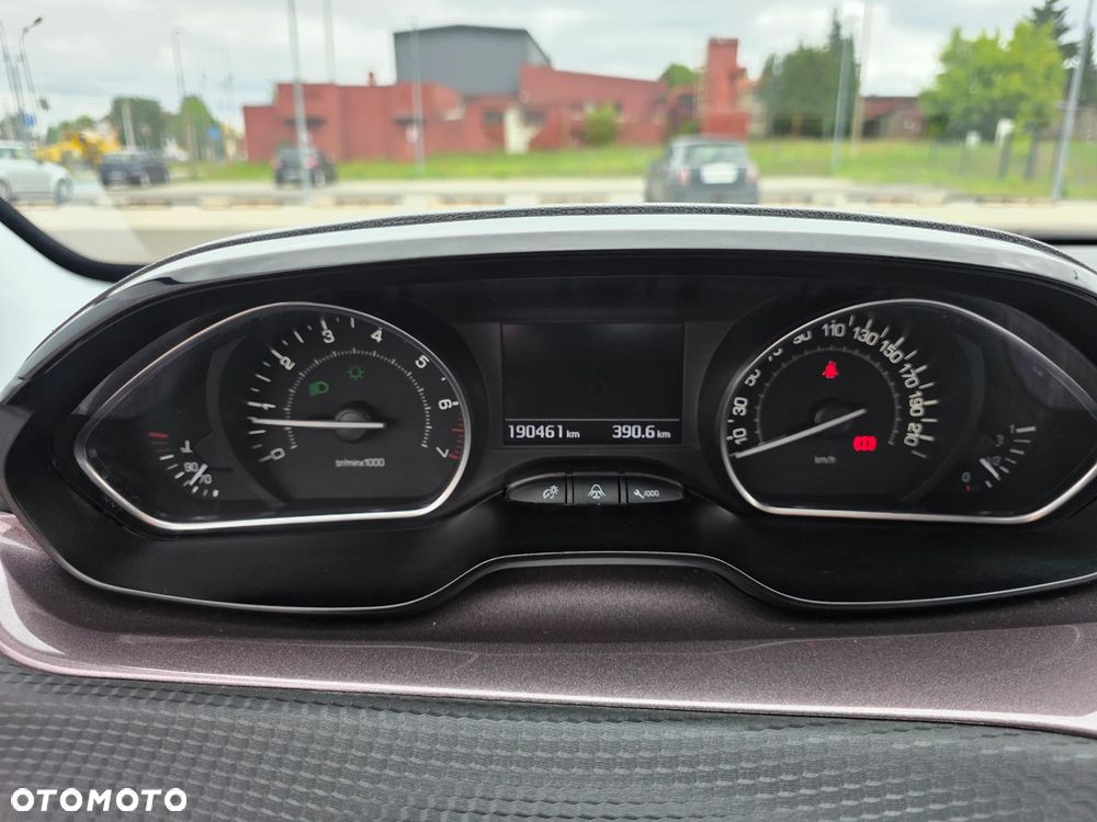 Peugeot 2008 1.2 Pure Tech Style EU6 - 14