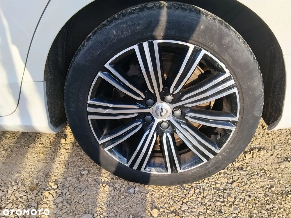 Volvo V60 T6 AWD Plug-In Hybrid Plus Dark - 25