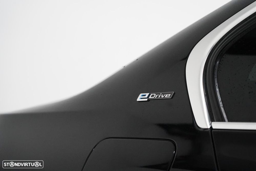 BMW 330 e iPerformance - 24