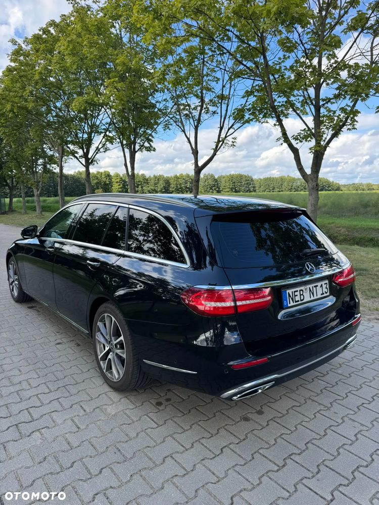 Mercedes-Benz Klasa E 220 d 9G-TRONIC Exclusive - 12