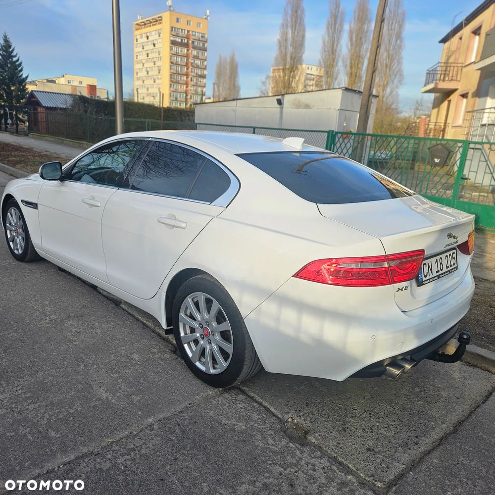 Jaguar XE - 5