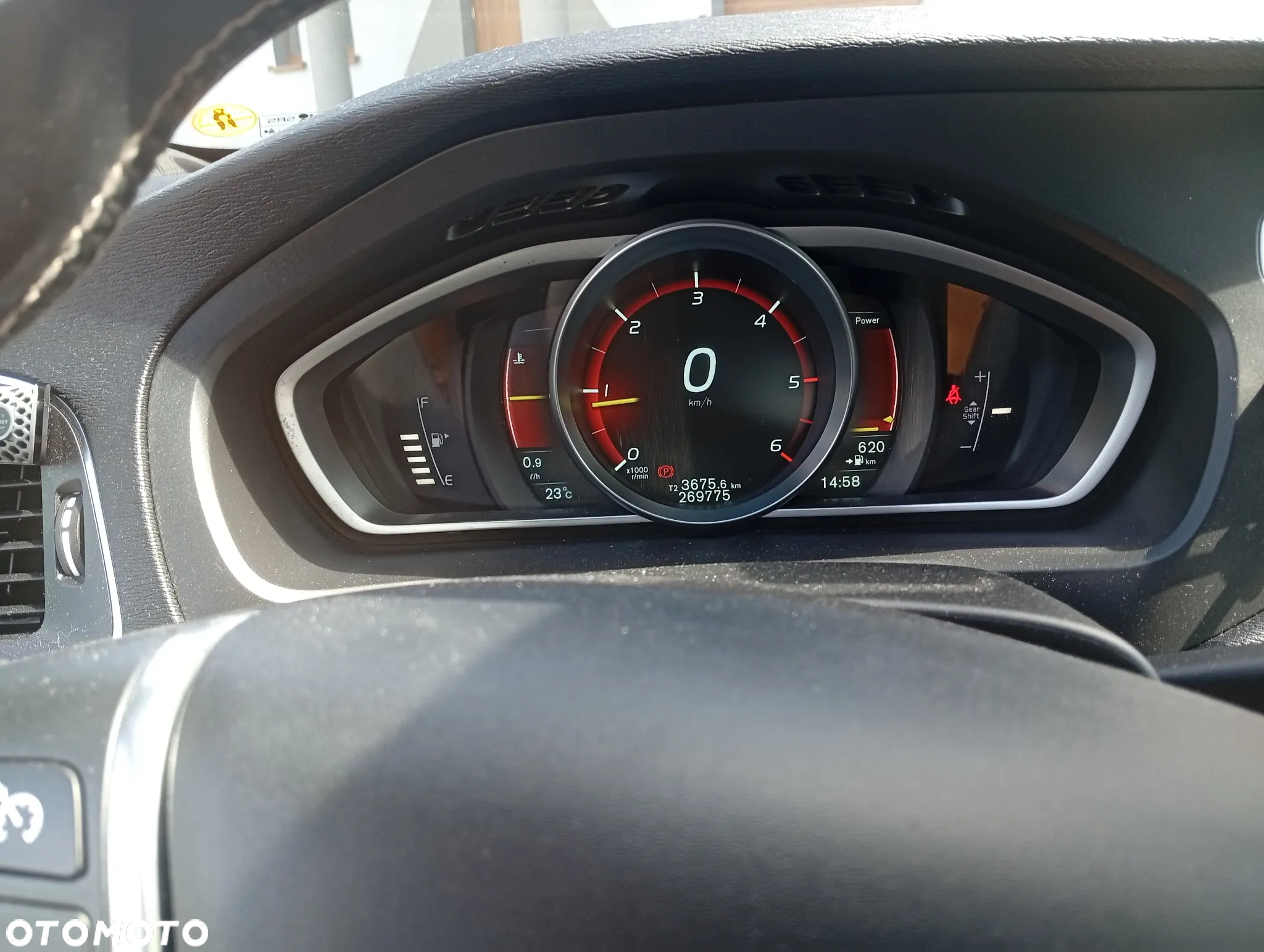 Volvo V40 D3 Drive-E R-Design Kinetic - 8