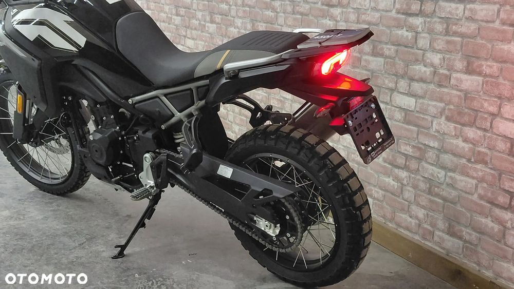 CFMoto MT - 9