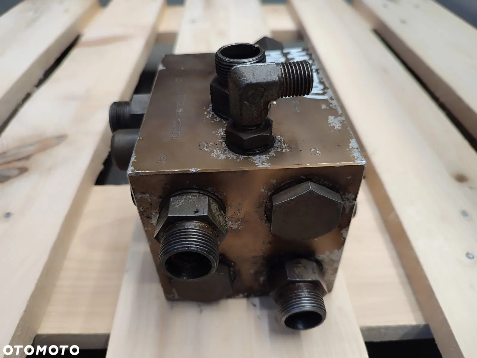Zawór hydrauliczny 057180030320020 Manitou MRT 2540 - 8