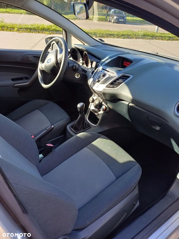 Ford Fiesta 1.25 Ambiente EU5 - 10