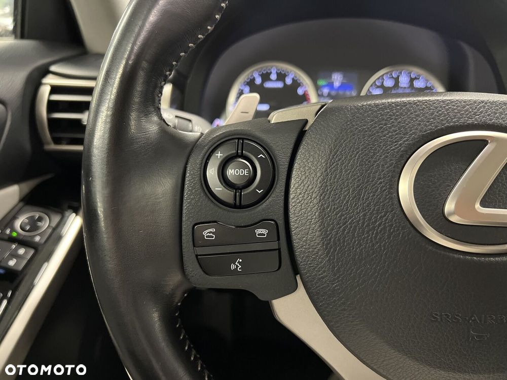 Lexus IS 200t Prestige - 25