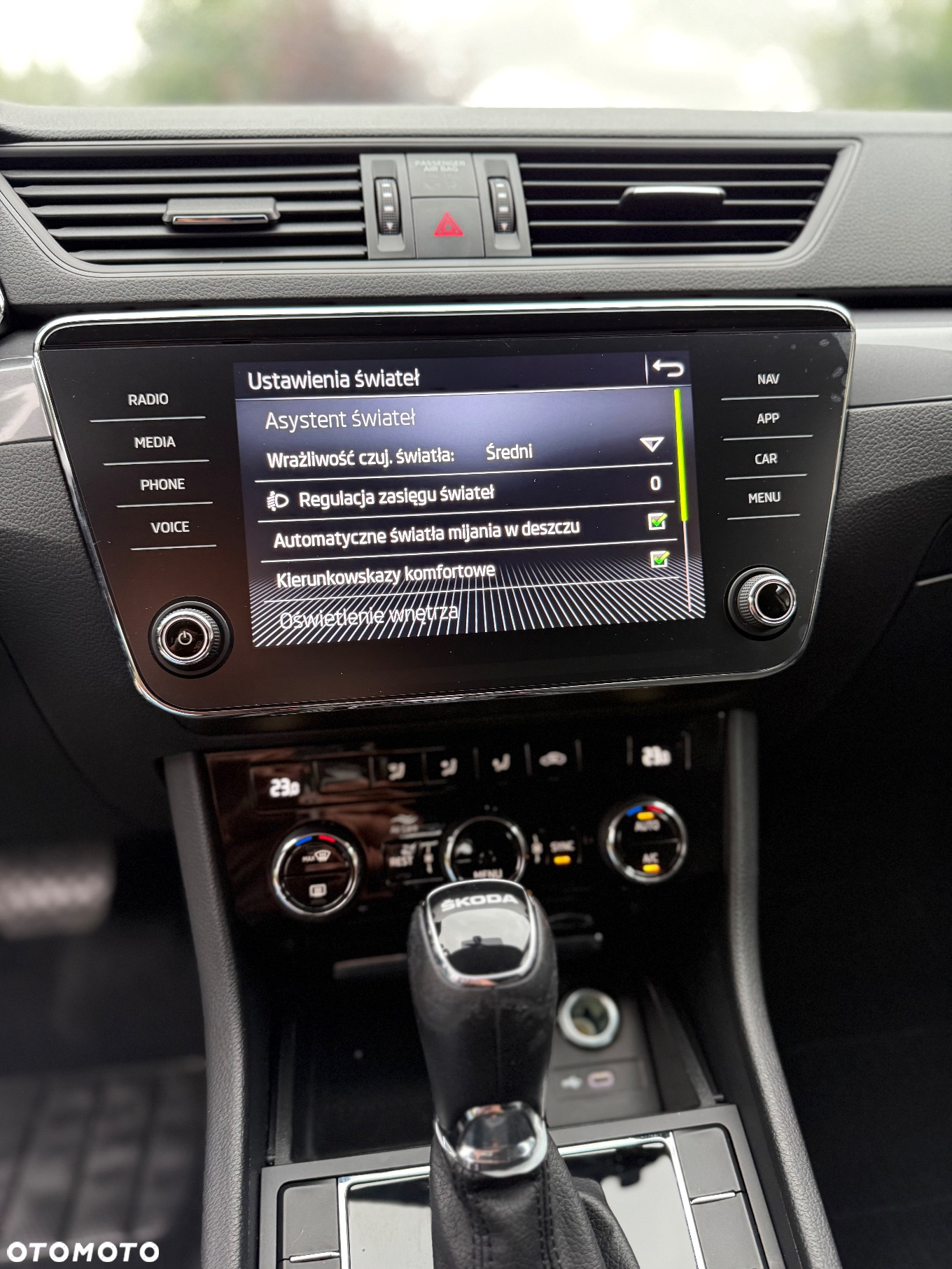 Skoda Superb 2.0 TDI SCR Ambition DSG - 33