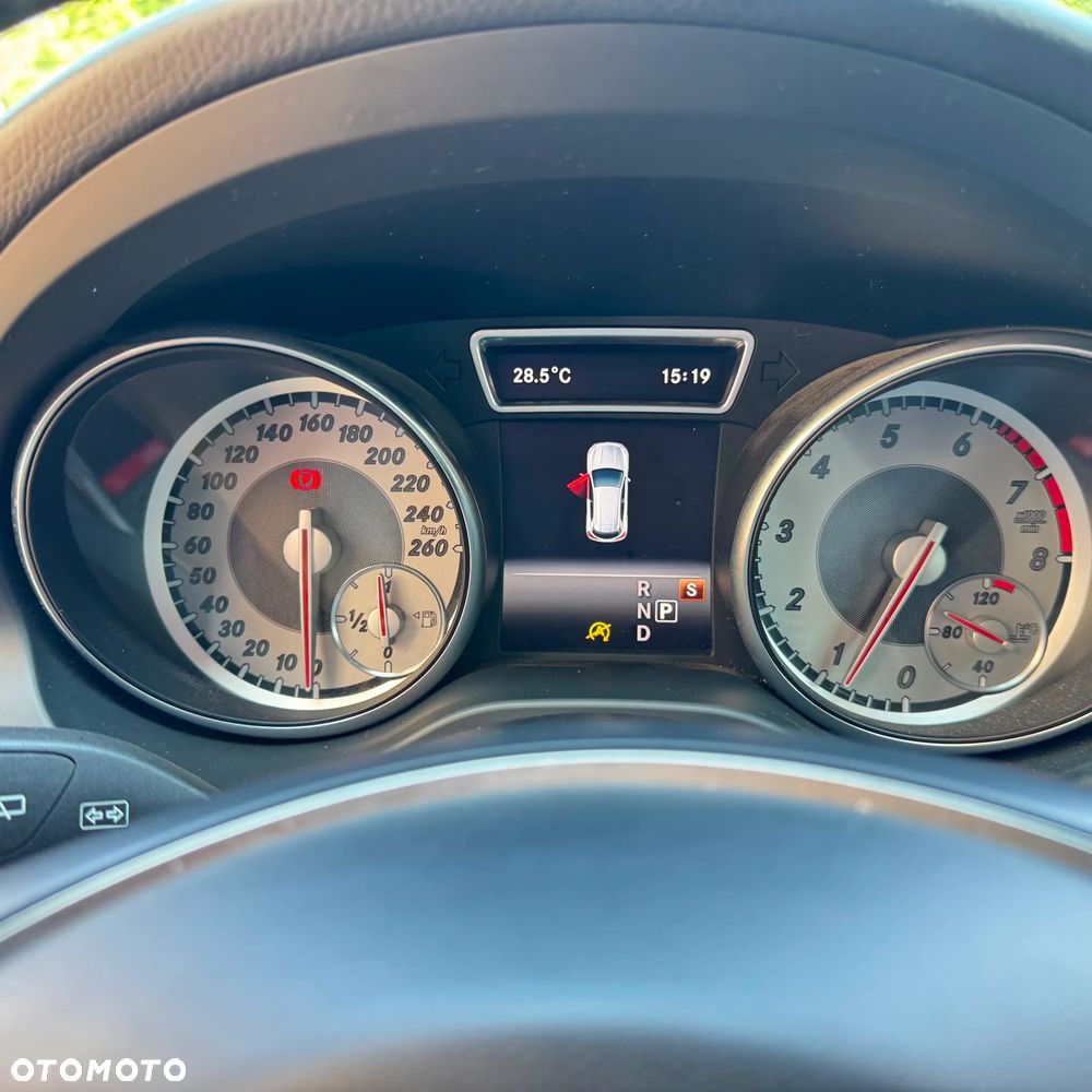 Mercedes-Benz GLA 200 7G-DCT - 20