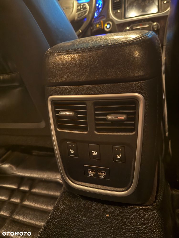 Chrysler 300C - 26