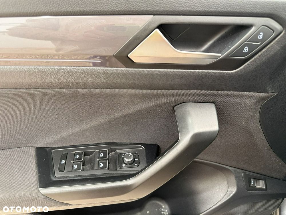 Volkswagen T-Roc - 14