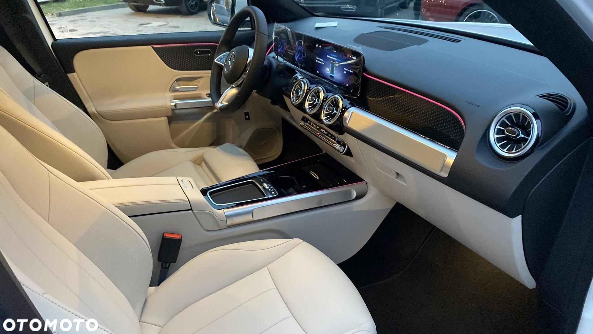 Mercedes-Benz EQB - 16
