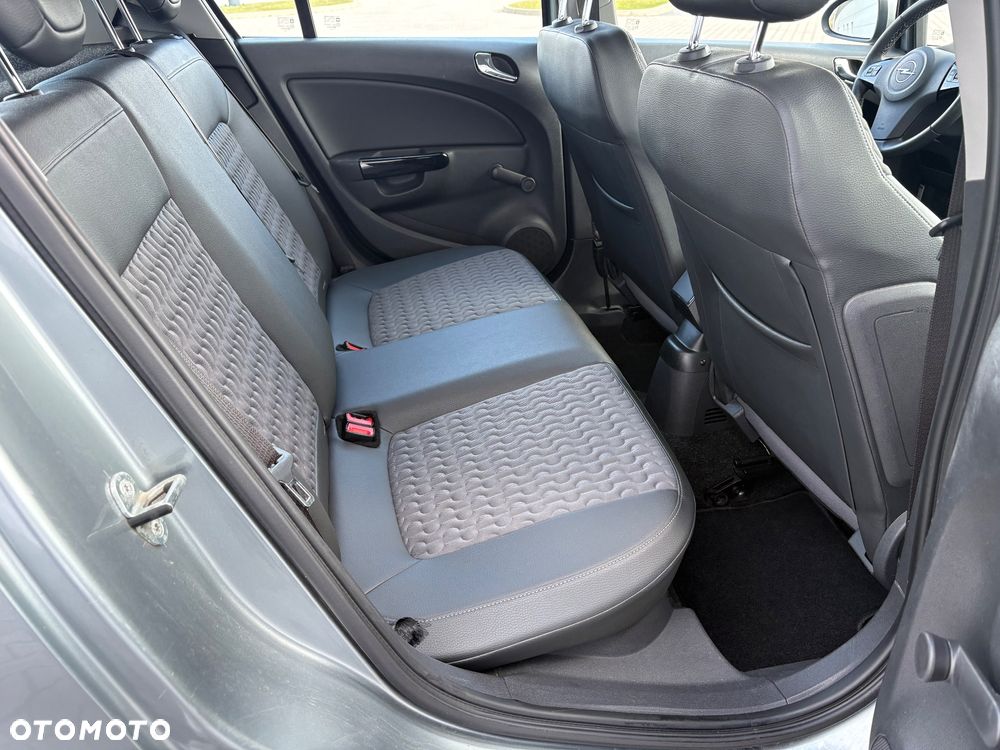 Opel Corsa 1.4 16V Cosmo - 26