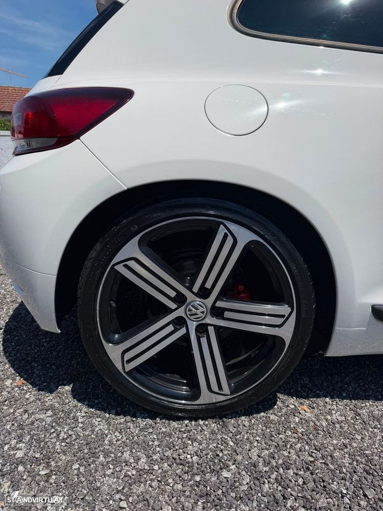 VW Scirocco 2.0 TDI Sport DSG - 13
