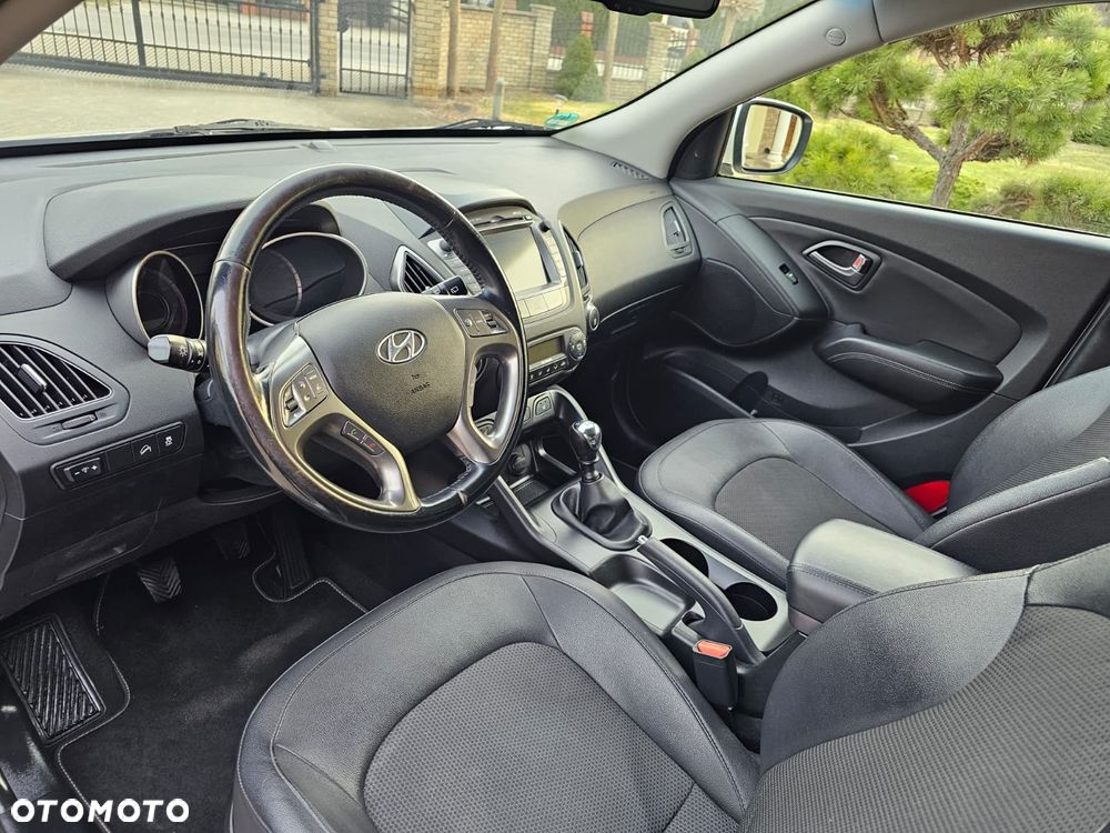 Hyundai ix35 1.6 2WD Fifa World Cup Edition - 12