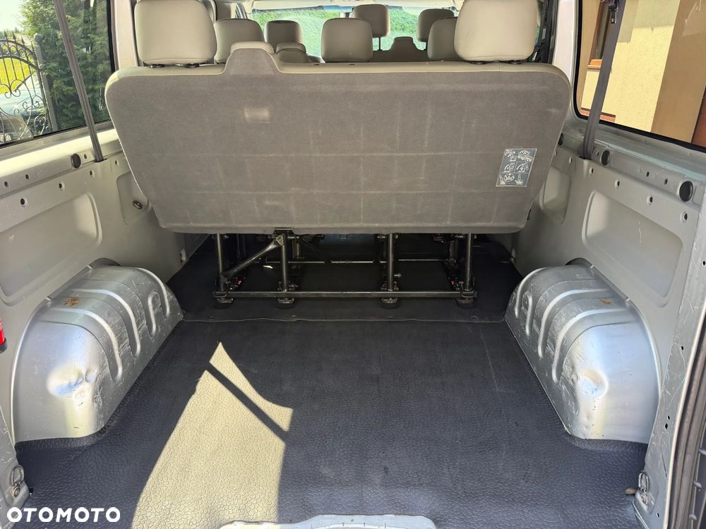 Renault Trafic Passenger - 16