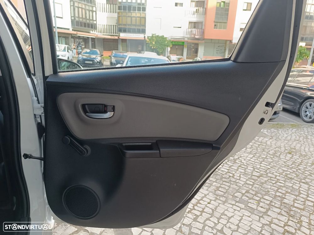 Toyota Yaris 1.5 HSD Comfort+P.Techno - 31