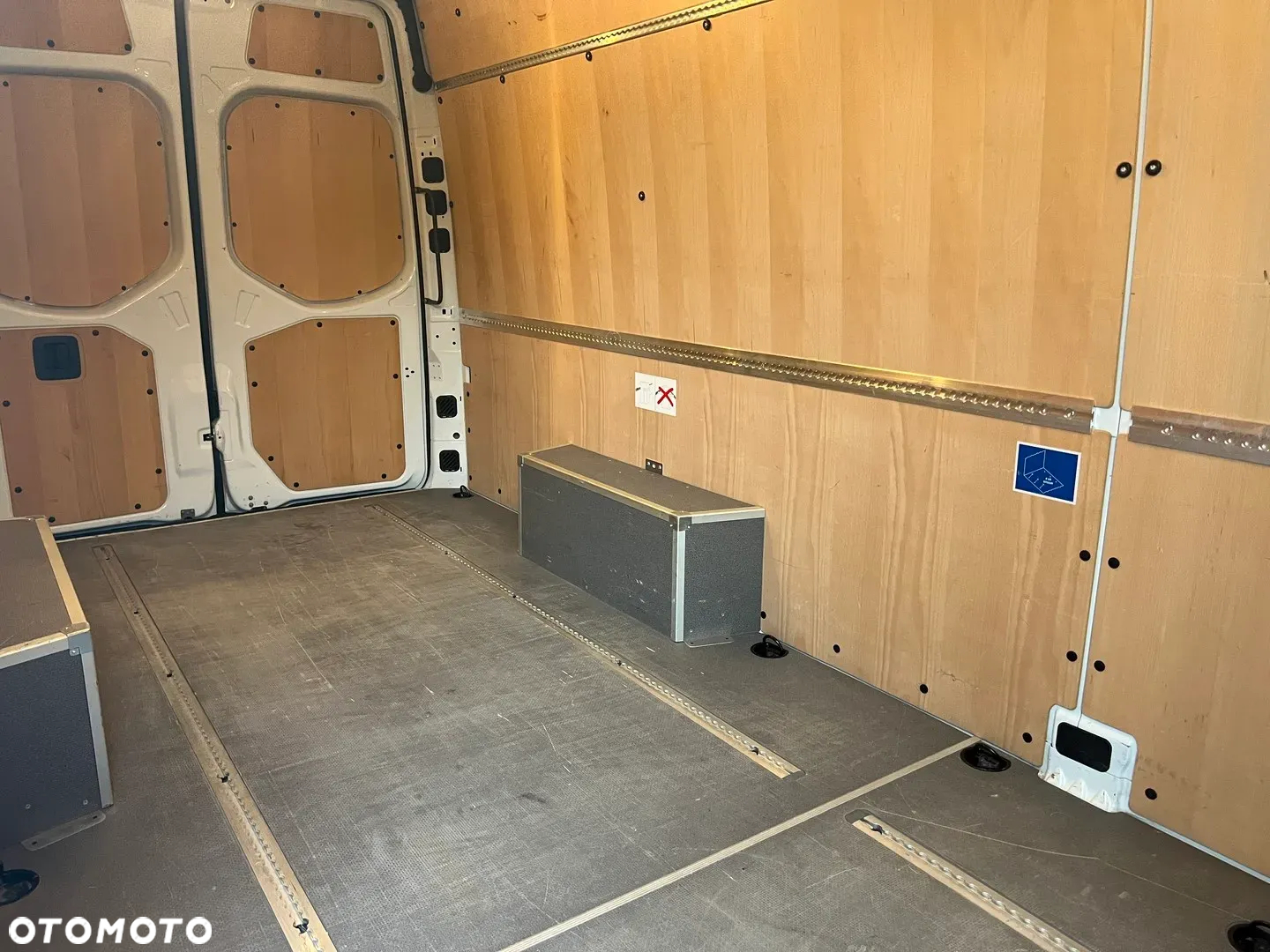 Mercedes-Benz Sprinter - 11