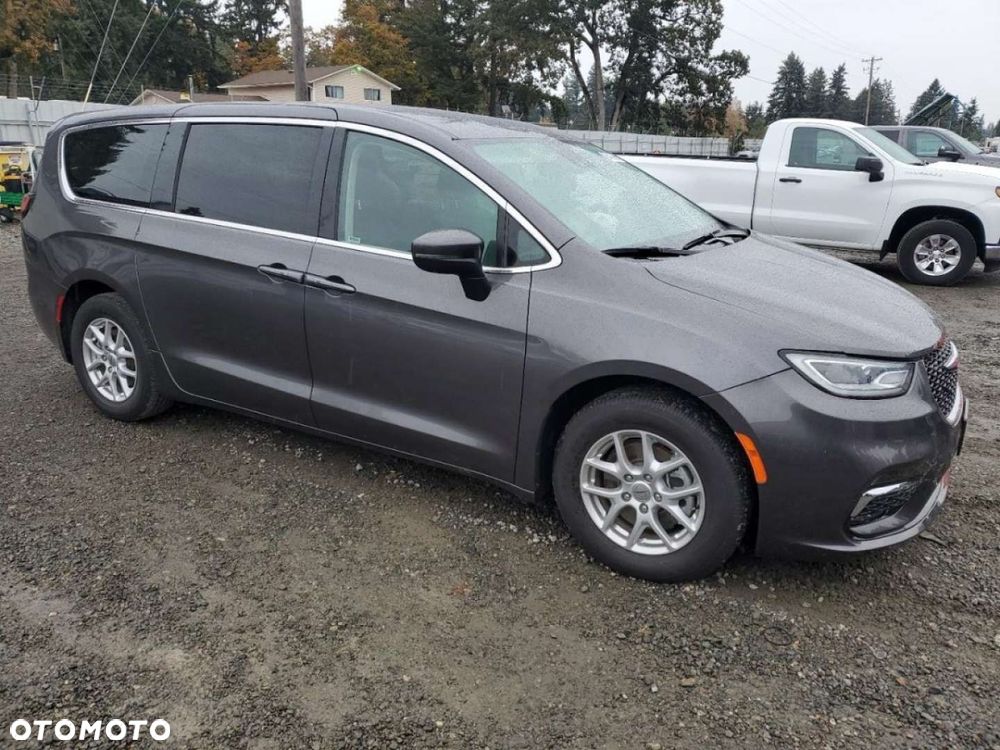 Chrysler Pacifica - 4