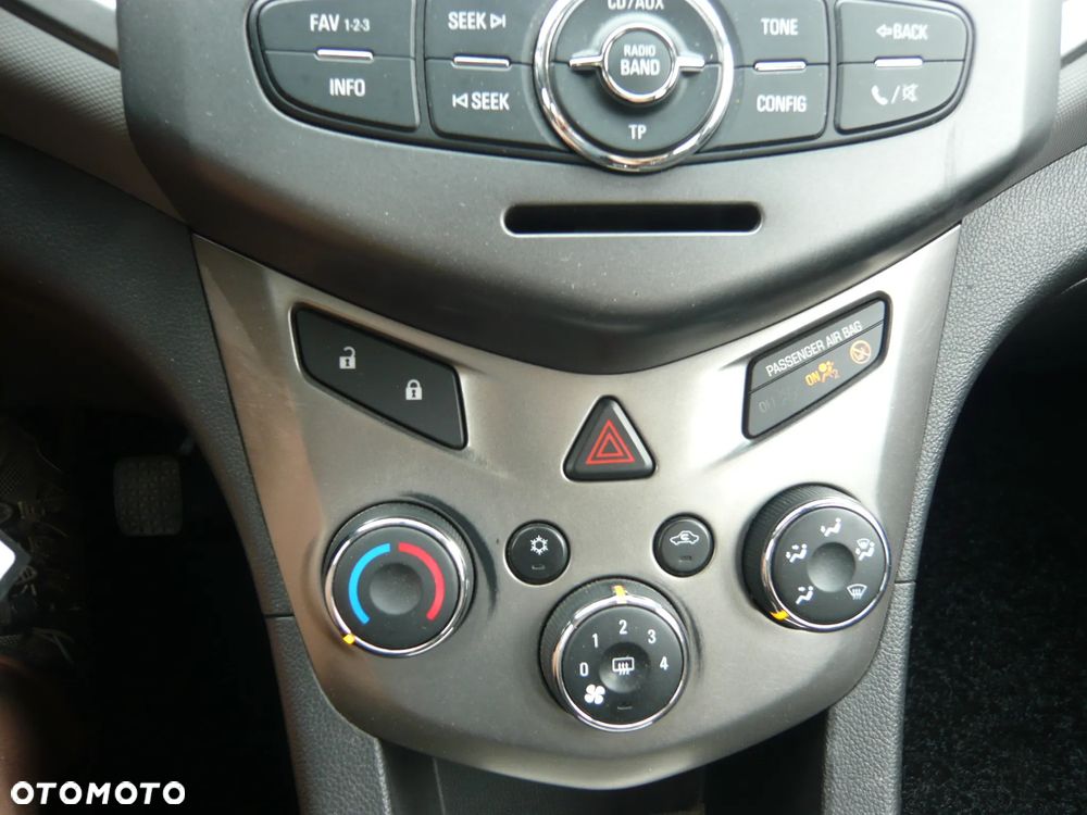 Chevrolet Aveo 1.4 16V LT - 11
