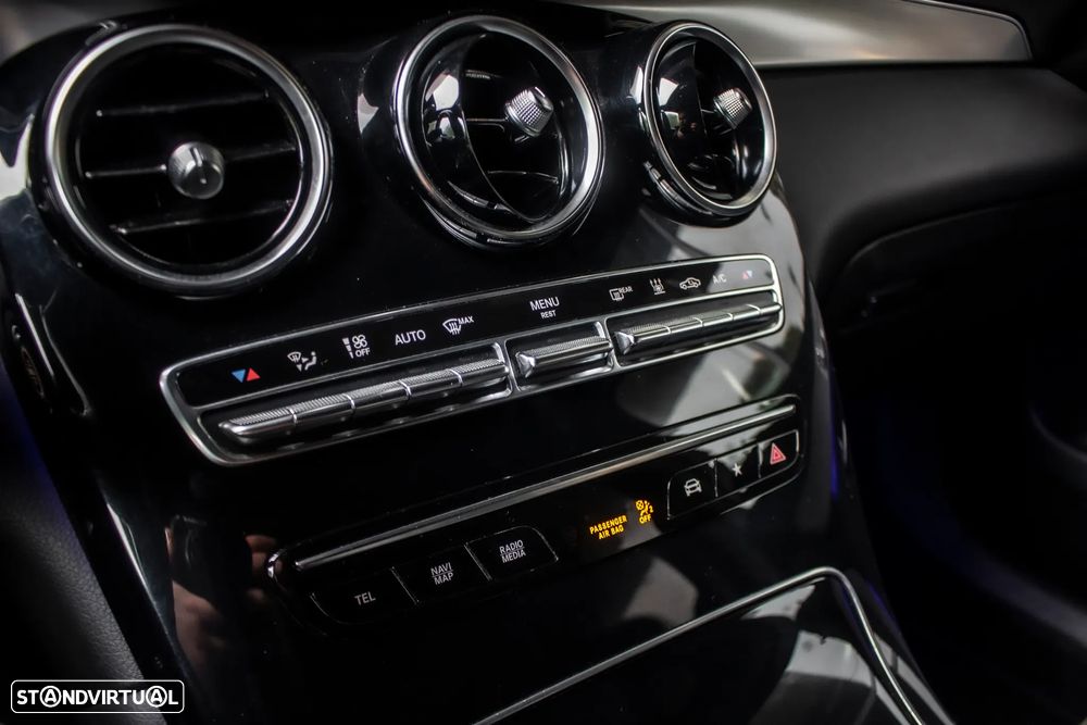Mercedes-Benz GLC 300 e 4Matic 9G-TRONIC AMG Line - 23