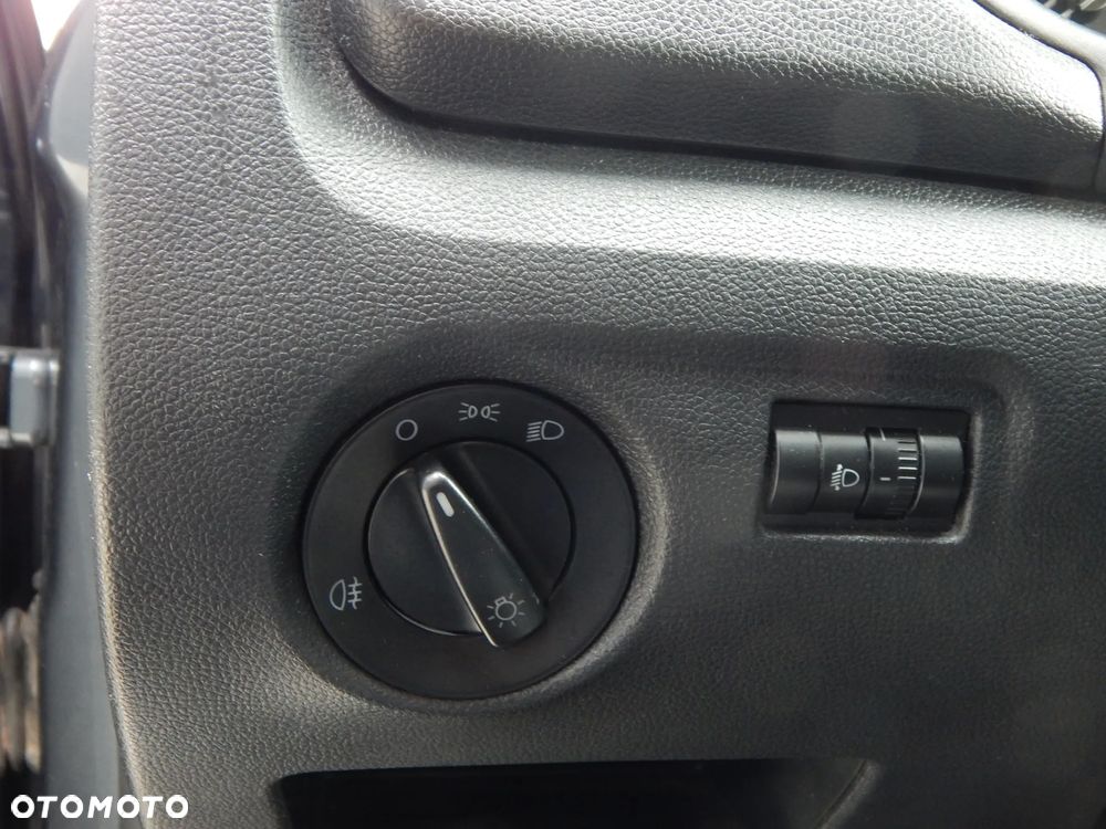 Skoda Fabia 1.2 HTP STYLE Edition - 21