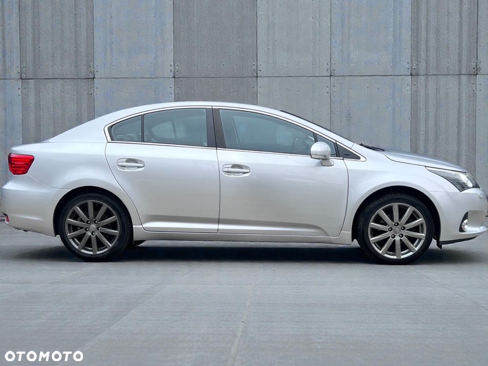 Toyota Avensis 1.8 Premium MS - 6