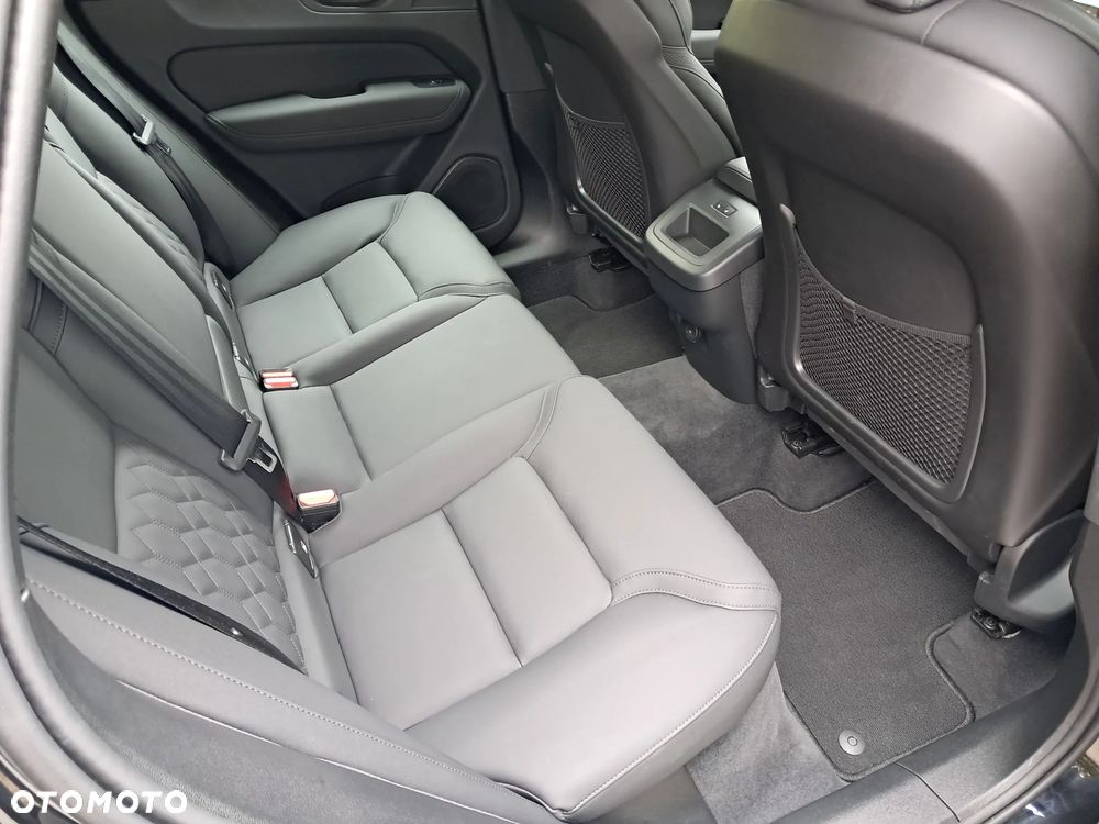 Volvo XC 60 B5 B AWD Plus Dark - 21