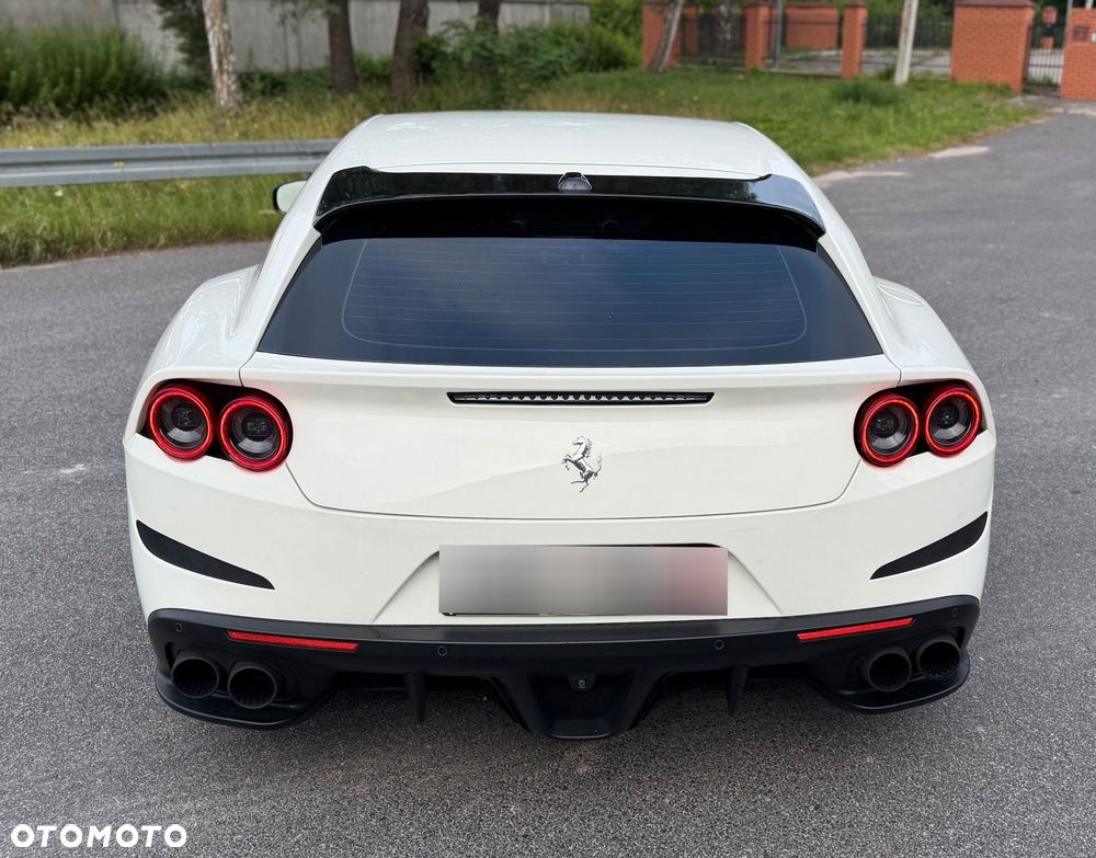 Ferrari GTC4Lusso - 7