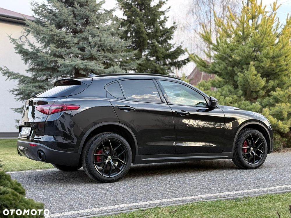 Alfa Romeo Stelvio 2.0 Turbo 16V AT8-Q4 Ti - 9