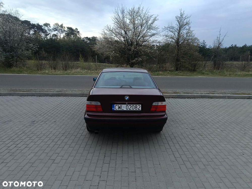 BMW Seria 3 323i - 4