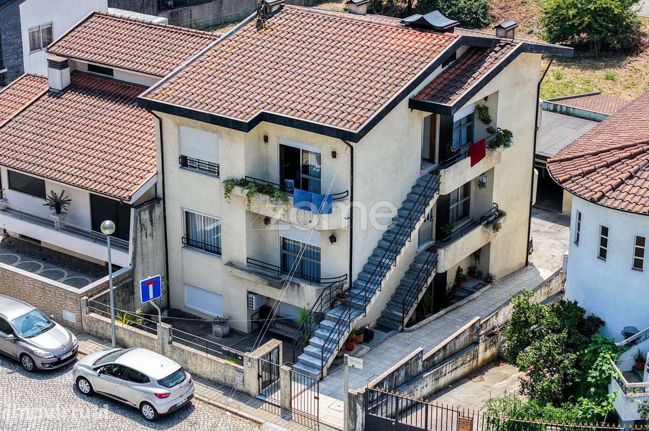 Andar-Moradia T2 com 3 Varandas e Garagem BOX em Folgosa, Maia. - Grande imagem: 3/53