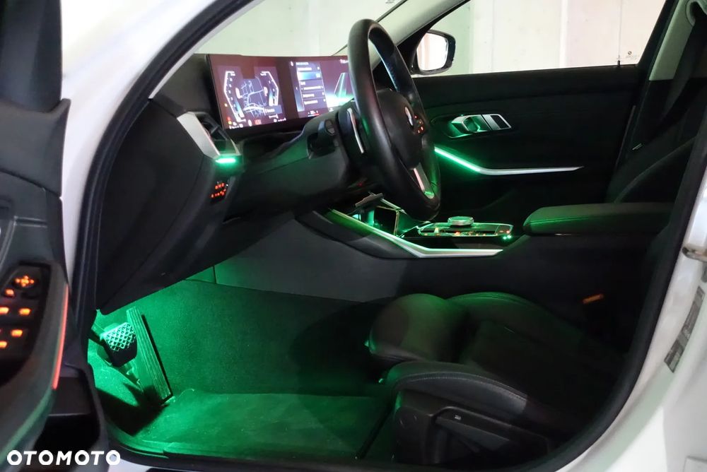 BMW Seria 3 318d - 30