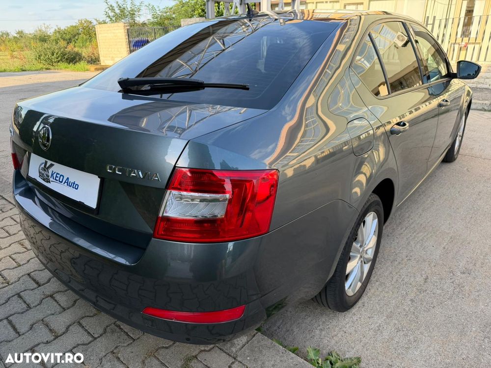 Skoda Octavia 2.0 TDI ELEGANCE DSG - 4