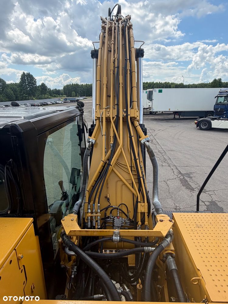 Caterpillar - 16